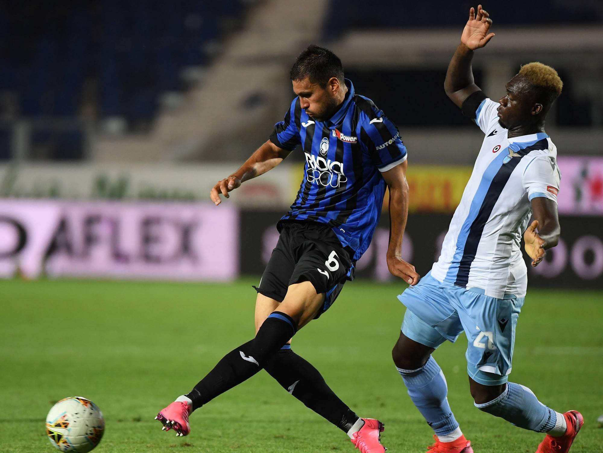 手并以微弱 手并以微弱