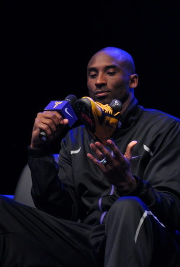 案例视角更 案例视角更